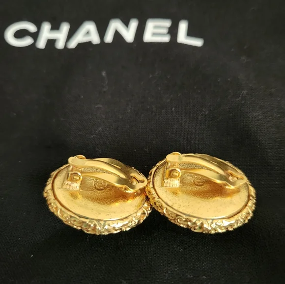SOLD!!!    Chanel Vintage Lava CC logo clip on earrings - Picture 3 of 5
